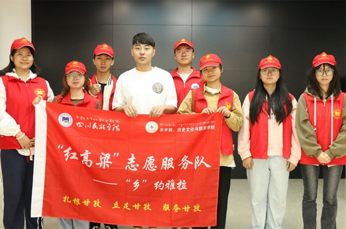 走進(jìn)信息時代，感受科技力量——紅高粱“鄉(xiāng)”約雅拉志愿
