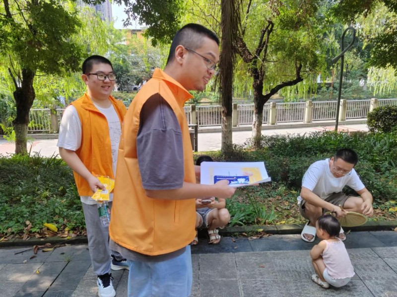 暑假“三下鄉(xiāng)”活動：大學(xué)生深入社區(qū)，調(diào)研居民生活實況