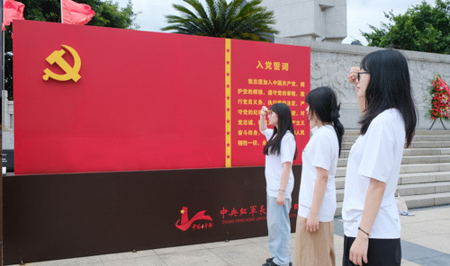 景德鎮(zhèn)陶瓷大學(xué)美術(shù)學(xué)院赴于都開(kāi)展暑期社會(huì)實(shí)踐活動(dòng)