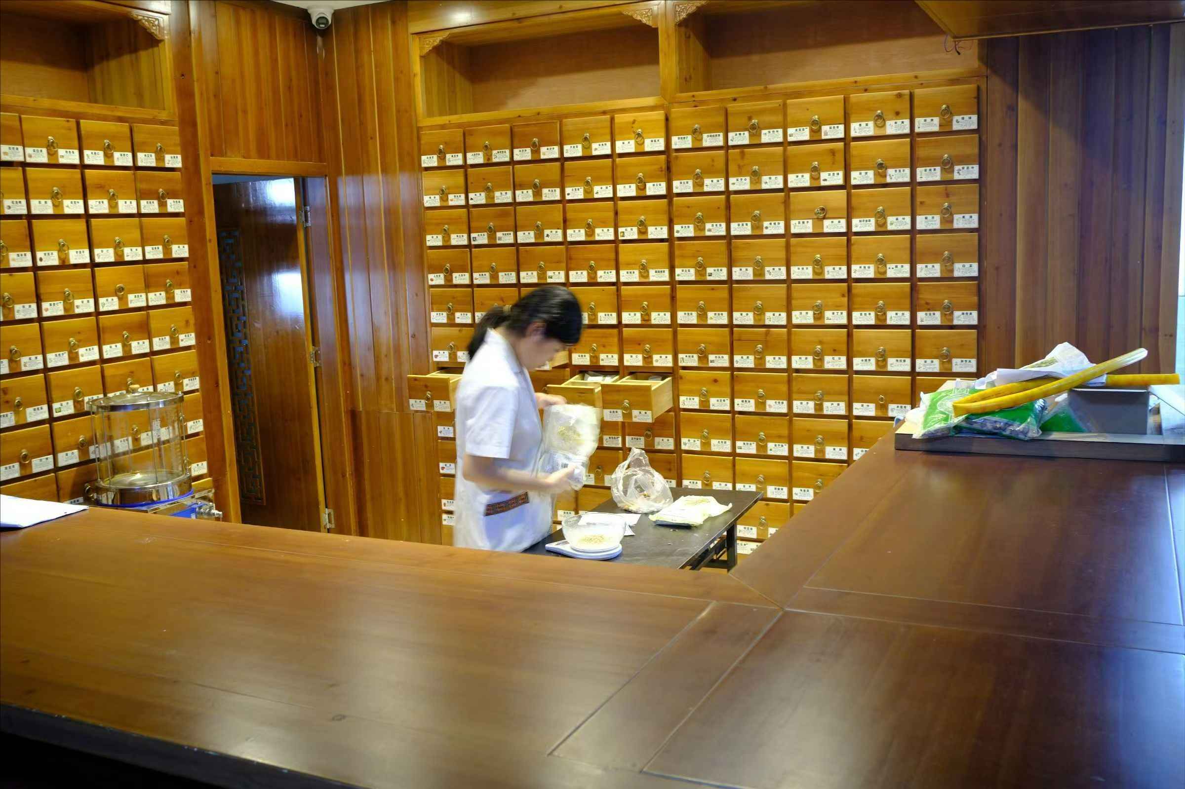 探訪湖南平正堂瑤醫(yī)醫(yī)院：揭秘千年瑤藥智慧，體驗民族醫(yī)學(xué)瑰寶