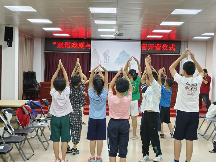 雙語(yǔ)戲劇映照傳統(tǒng)：五燕戲劇團(tuán)支教隊(duì)暑期社會(huì)實(shí)踐紀(jì)實(shí)