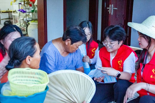 民法典下鄉(xiāng)，法治入民心