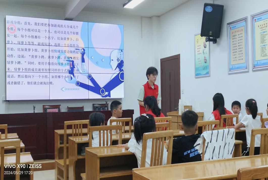 炎炎夏日，溫情涌動(dòng)：南京師范大學(xué)泰州學(xué)院“紅心研墨”志