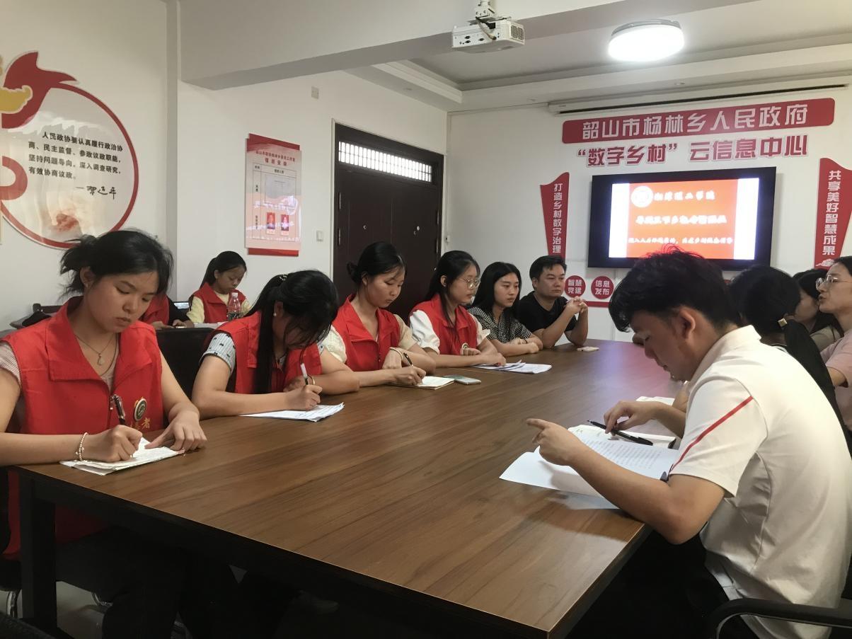 深入訪談鄉(xiāng)政府干部，共話(huà)人居環(huán)境整治