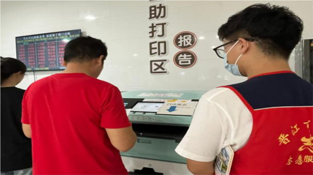 “暖心導(dǎo)診，童心候診”——福建學(xué)子晉江市醫(yī)院導(dǎo)診活動