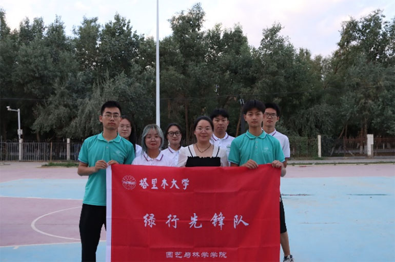 深入社區(qū)基層環(huán)境，躬身踐行清掃衛(wèi)生