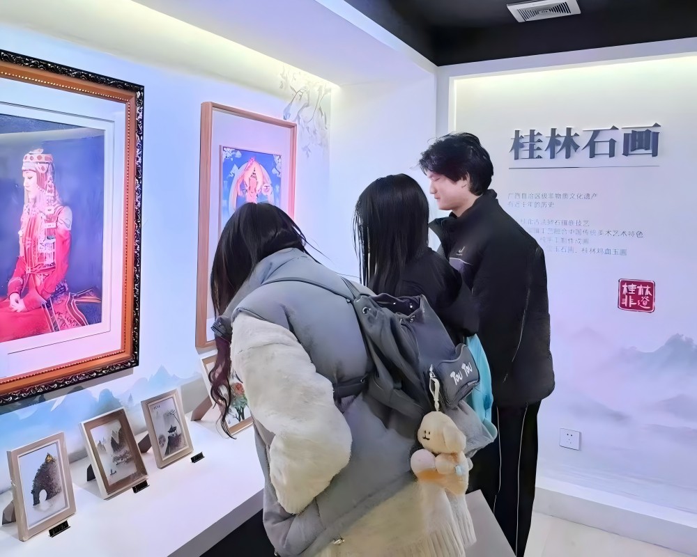 非遺入課堂，美育新篇章——廣西師范大學(xué)“藝心傳承”實(shí)踐隊(duì)開展社會(huì)實(shí)踐活動(dòng)