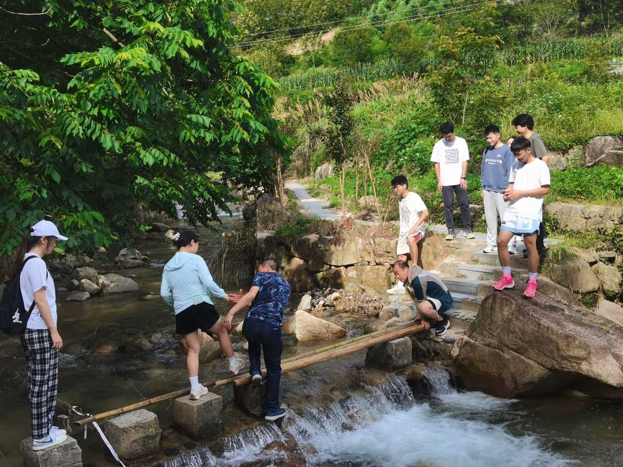 南財(cái)學(xué)子三下鄉(xiāng)：走進(jìn)績溪核桃，助力產(chǎn)業(yè)騰飛