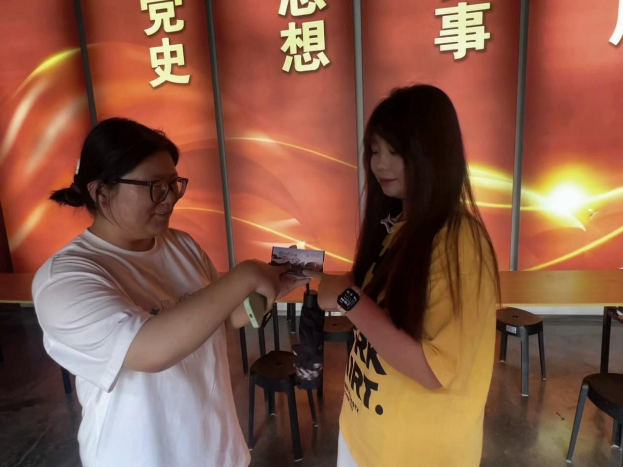 曲園學(xué)子社會(huì)實(shí)踐：品琉璃之韻，揚(yáng)傳統(tǒng)文化