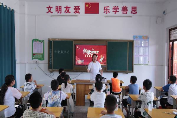 跨越時空鳴響 西柏坡精神永續(xù)傳揚——武昌理工學院崇陽星光志愿服務隊開展紅歌傳