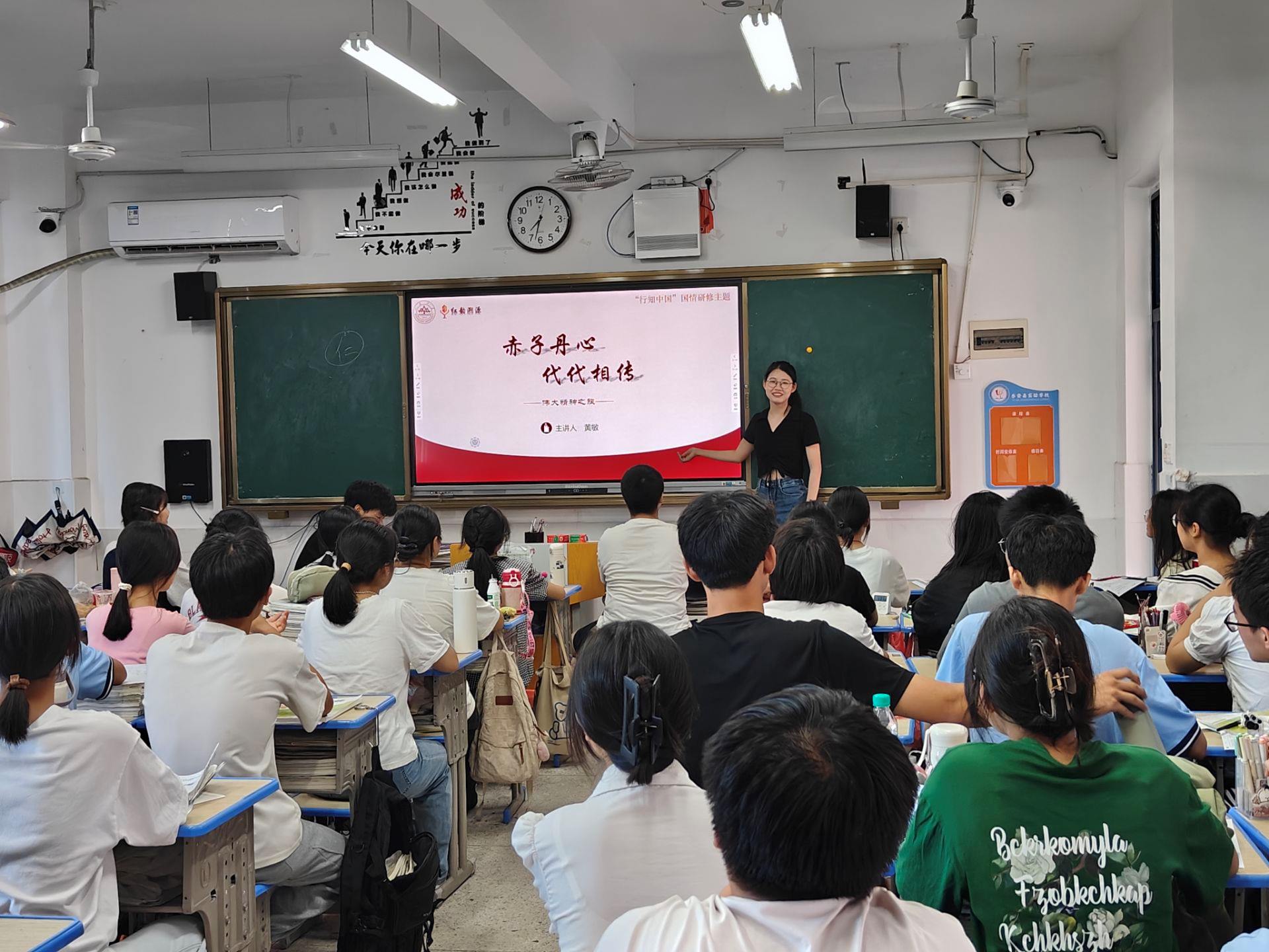 山東大學(xué)(威海)海洋學(xué)院紅韻溯源尋訪團(tuán)  走進(jìn)學(xué)?！_展紅色文化宣傳