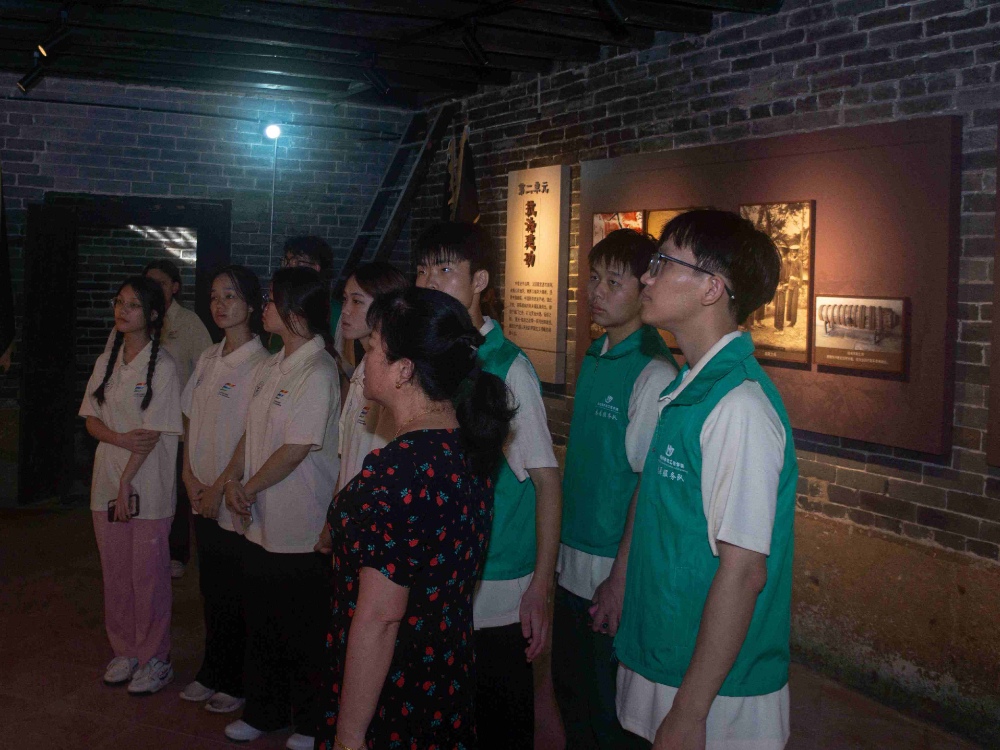桂林理工學(xué)子在劉永福故居，共話民族團(tuán)結(jié)與鄉(xiāng)村振興