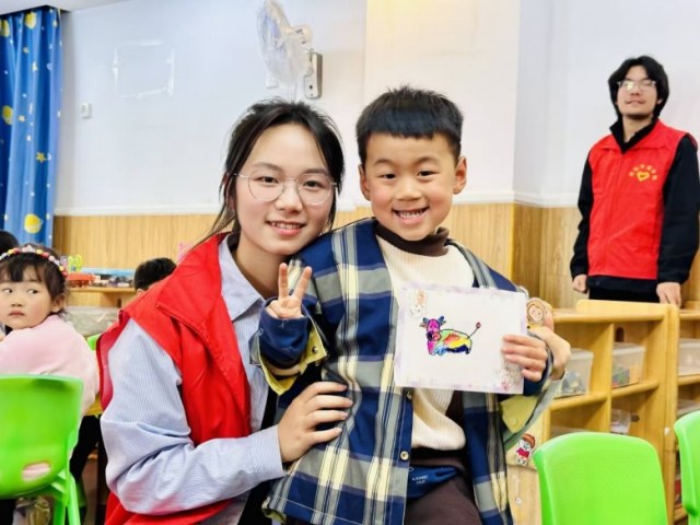湖文學(xué)子宣講古今相通、攜手繪畫(huà)