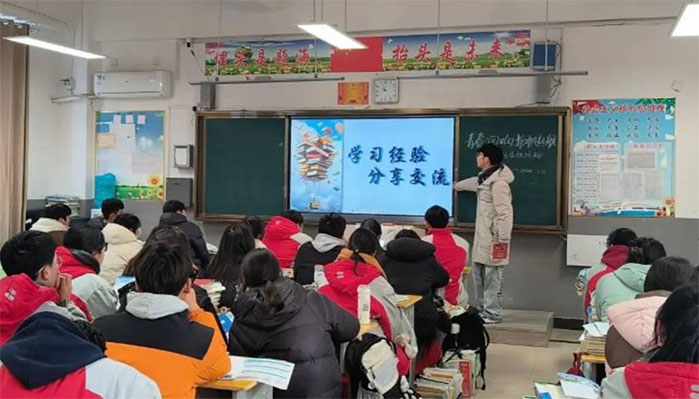 安財學子訪母校：探望老師，宣傳安財