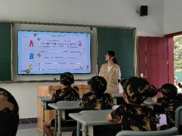 佛科院學(xué)子深入連南瑤族自治縣三下鄉(xiāng)：義教促交流，互助共成長