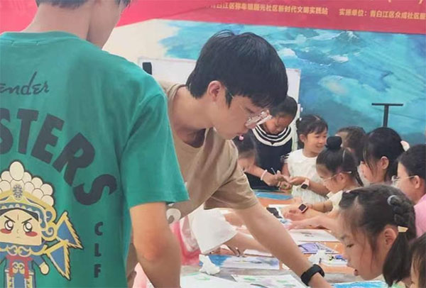 溫暖伴童心，多彩繪未來