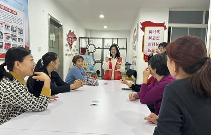 山東大學(xué)城市社區(qū)隔代養(yǎng)育群體關(guān)護(hù)項(xiàng)目實(shí)踐隊(duì)開展專業(yè)勞動教育活動